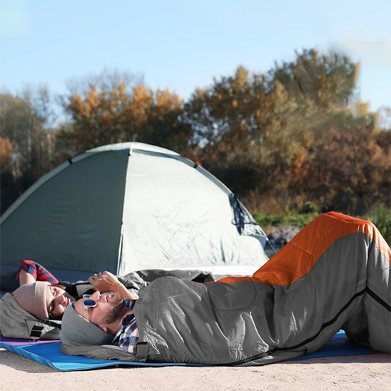 Couple repos randonnée sac de couchage grand froid 