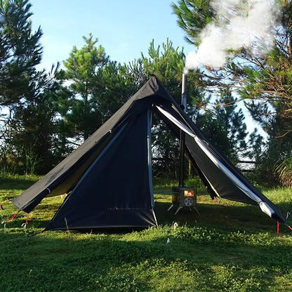 Tente de camping avec un poêle à bois allumé